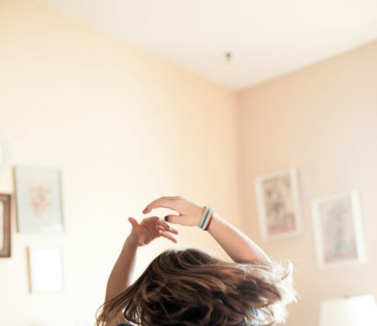 4월, 집안에서도 느낄 수 있는 활력 넘치는 실내 운동