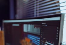 주요 행정정보시스템 모니터링 강화…대체사이트도 확보 a computer screen with a blue circle and a white circle on it