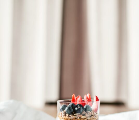 소화불량에 좋은 음식, 장 건강을 위한 필수 섭취 리스트 shallow focus photo of clear drinking glass