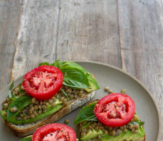 성공적인 체중 감량을 위한 운동과 식단 계획 cooked dish on plate