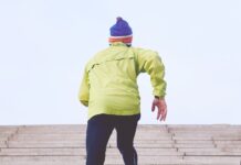 만성 피로 극복법: 에너지를 되찾는 건강 관리법 person climbing concrete stairs
