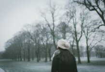 고혈압 관리를 위한 하루 10분 운동 woman wearing cap and black coat standing near bare tree