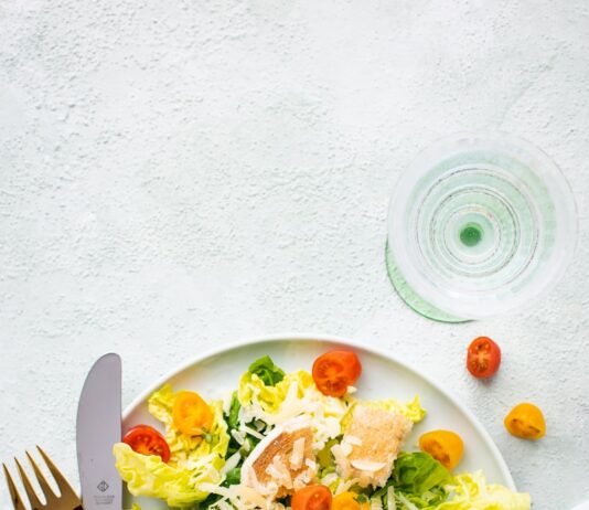 건강한 삶을 위한 식습관과 운동 vegetable salad