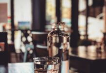 “물을 마셔도 갈증이 가시질 않아요”…초여름 ‘숨은 탈수’를 의심해야 할 때 clear drinking glass on table