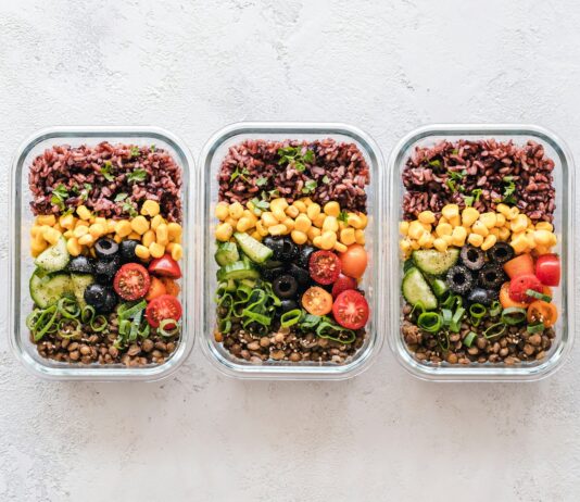 “일상 속 작은 변화가 여성 건강 지킨다… 최신 트렌드와 실천법 소개” fruit salads