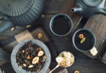 바쁜 일상 속 대체요법, 내 몸을 돌보는 새로운 건강 습관 되다 photo of teacup with coffees