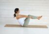 필라테스, 현대인의 일상 속 건강 지킴이로 자리잡다 Woman in boat pose on yoga mat